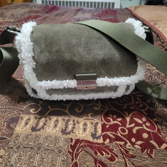 Michael Kors Bradshaw Green Medium Suede Crossbody Bag with White Trim - Picture 3 of 7